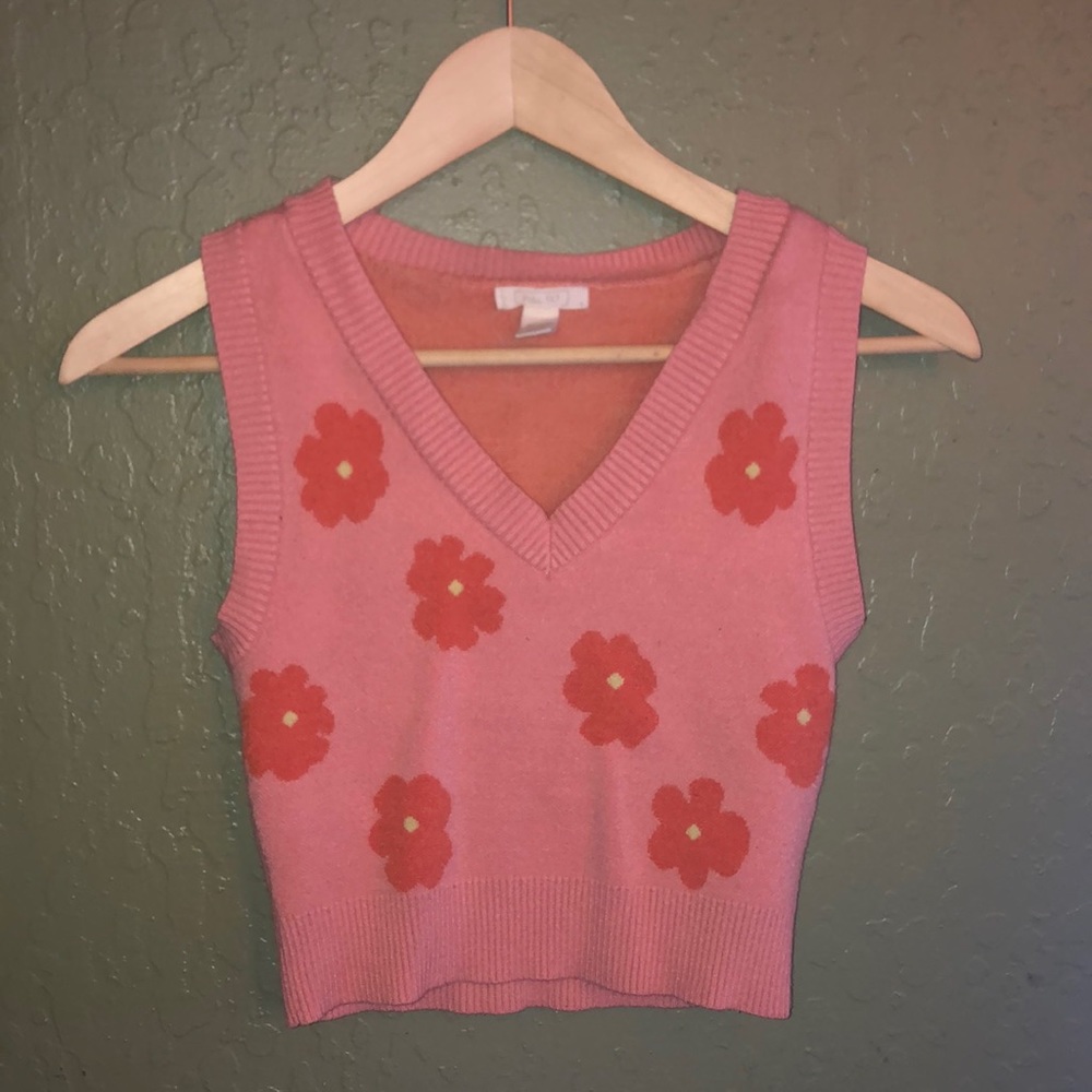 Full Tilt sweater vest. Barely worn, In mint condition